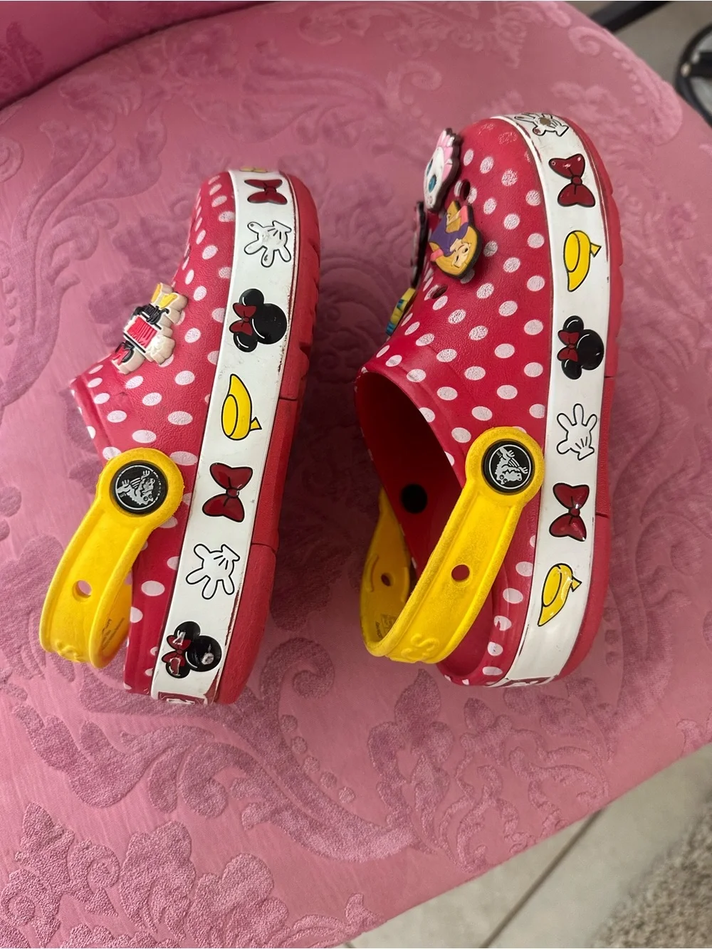 Minnie Polka Dot Red Clog Sandals with Yellow Strap
